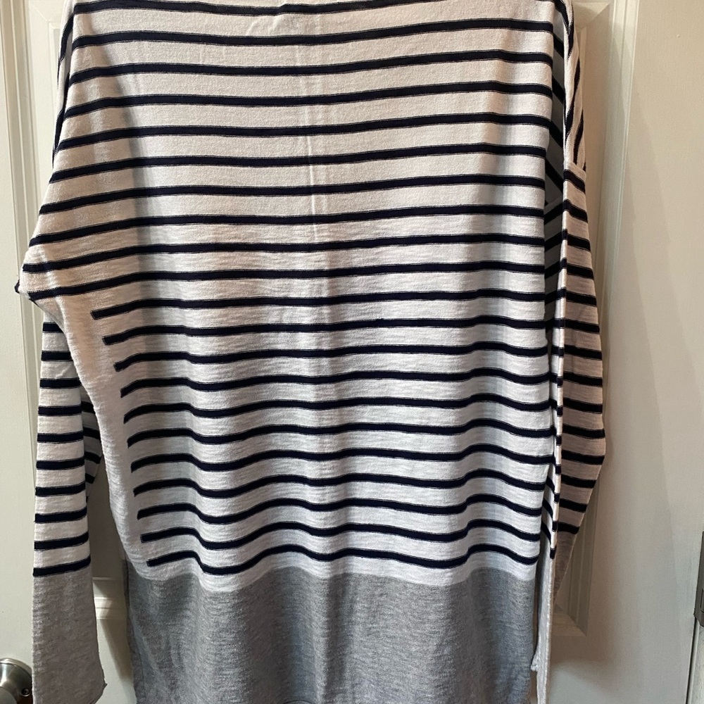 Vince brand Striped large Black and White Long Sleeve Top very soft 100% cotton - Picture 2 of 7